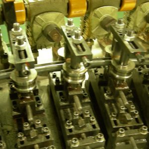 Automotive parts roll forming machine
